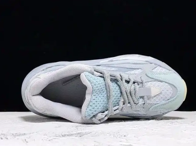 V2 Boost 'Inertia' Adidas Yeezy FW2549 700 0428